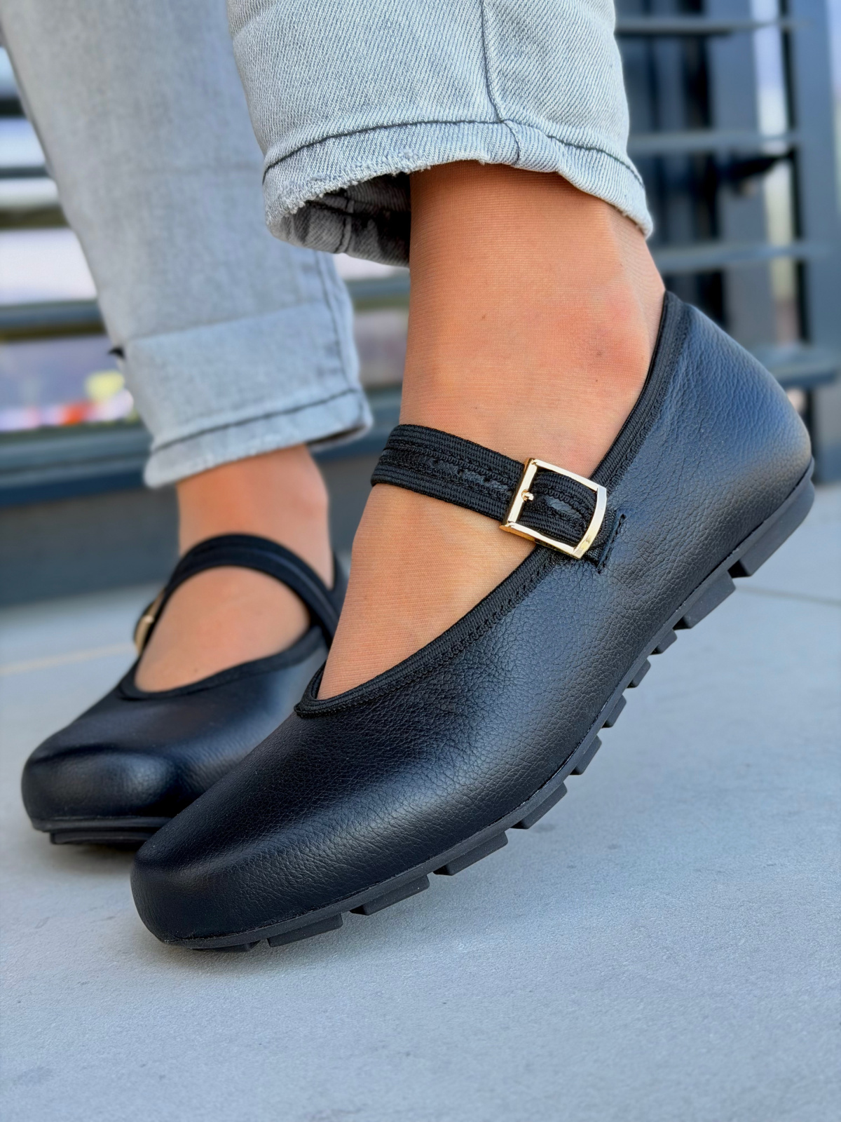 Czarne baleriny skórzane OLEKSY z paskiem Mary Jane casual, Polska produkcja.