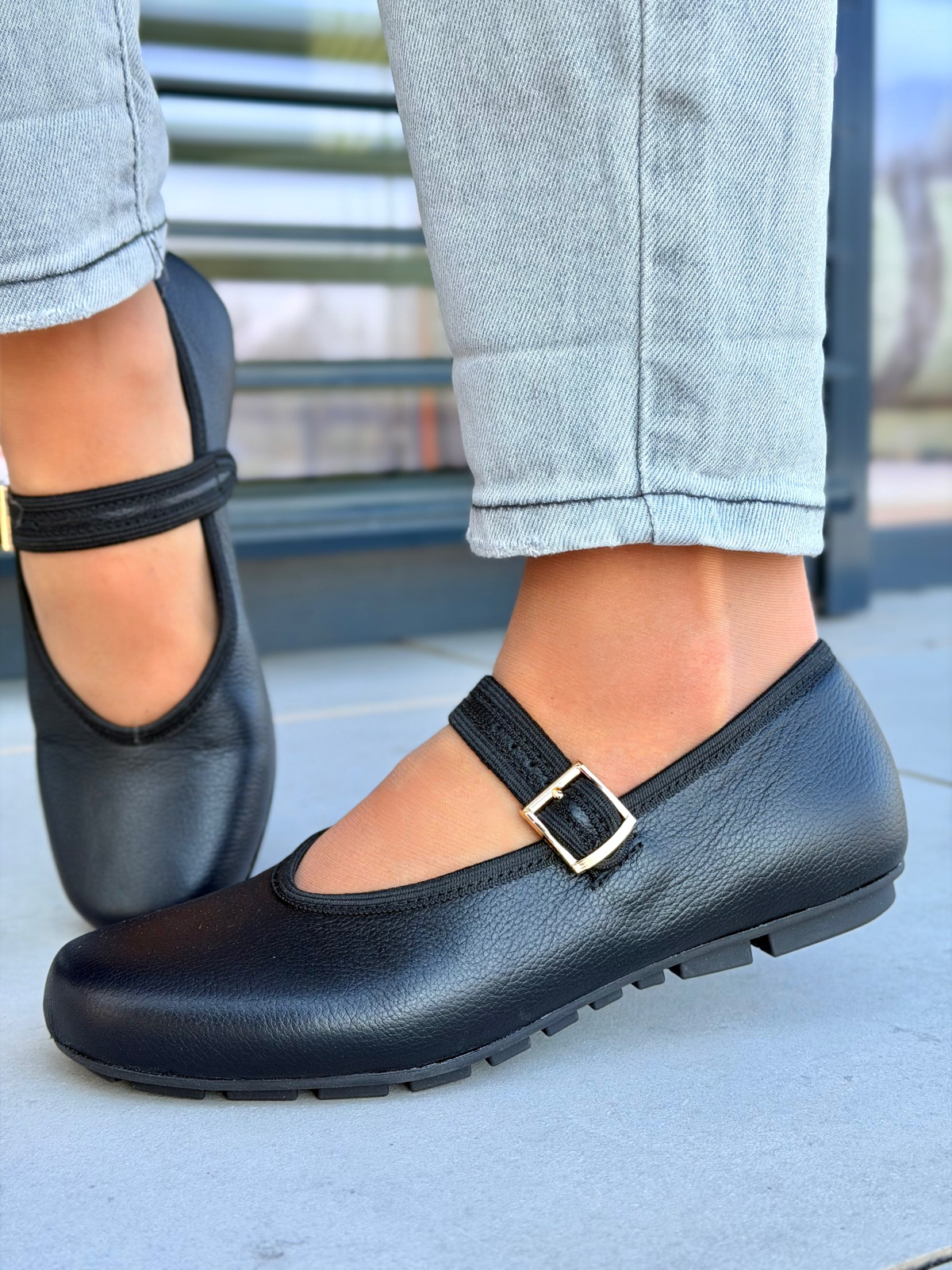 Czarne baleriny skórzane OLEKSY z paskiem Mary Jane casual, Polska produkcja.