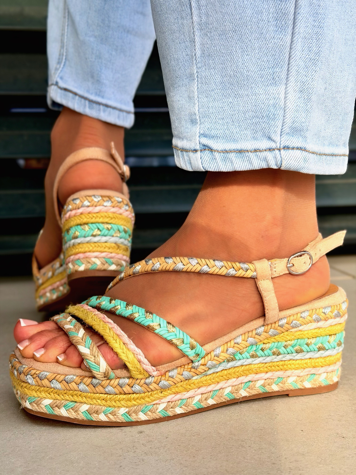 Wielokolorowe sandały na platformie plecione OLEKSY casual boho