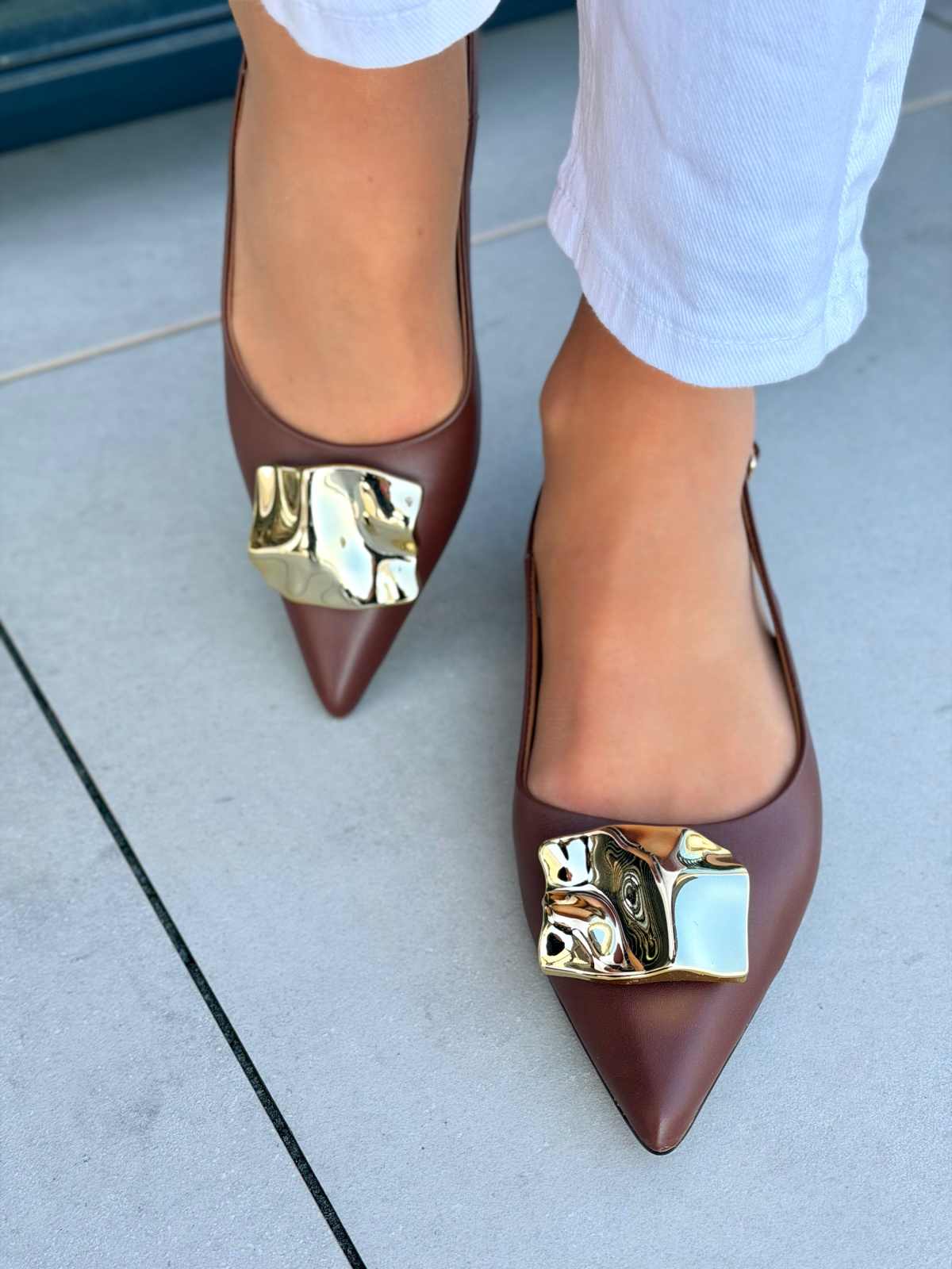 Brązowe sandały slingback ze skóry naturalnej OLEKSY eleganckie złota klamra