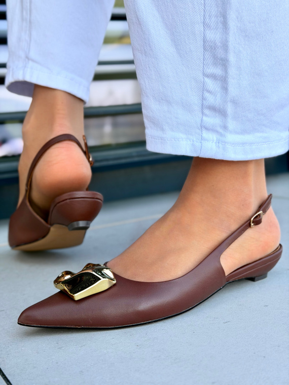 Brązowe sandały slingback ze skóry naturalnej OLEKSY eleganckie złota klamra