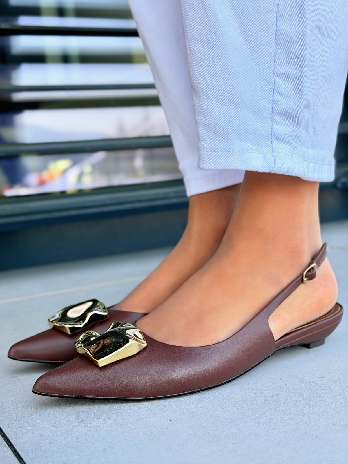 Brązowe sandały slingback ze skóry naturalnej OLEKSY eleganckie złota klamra