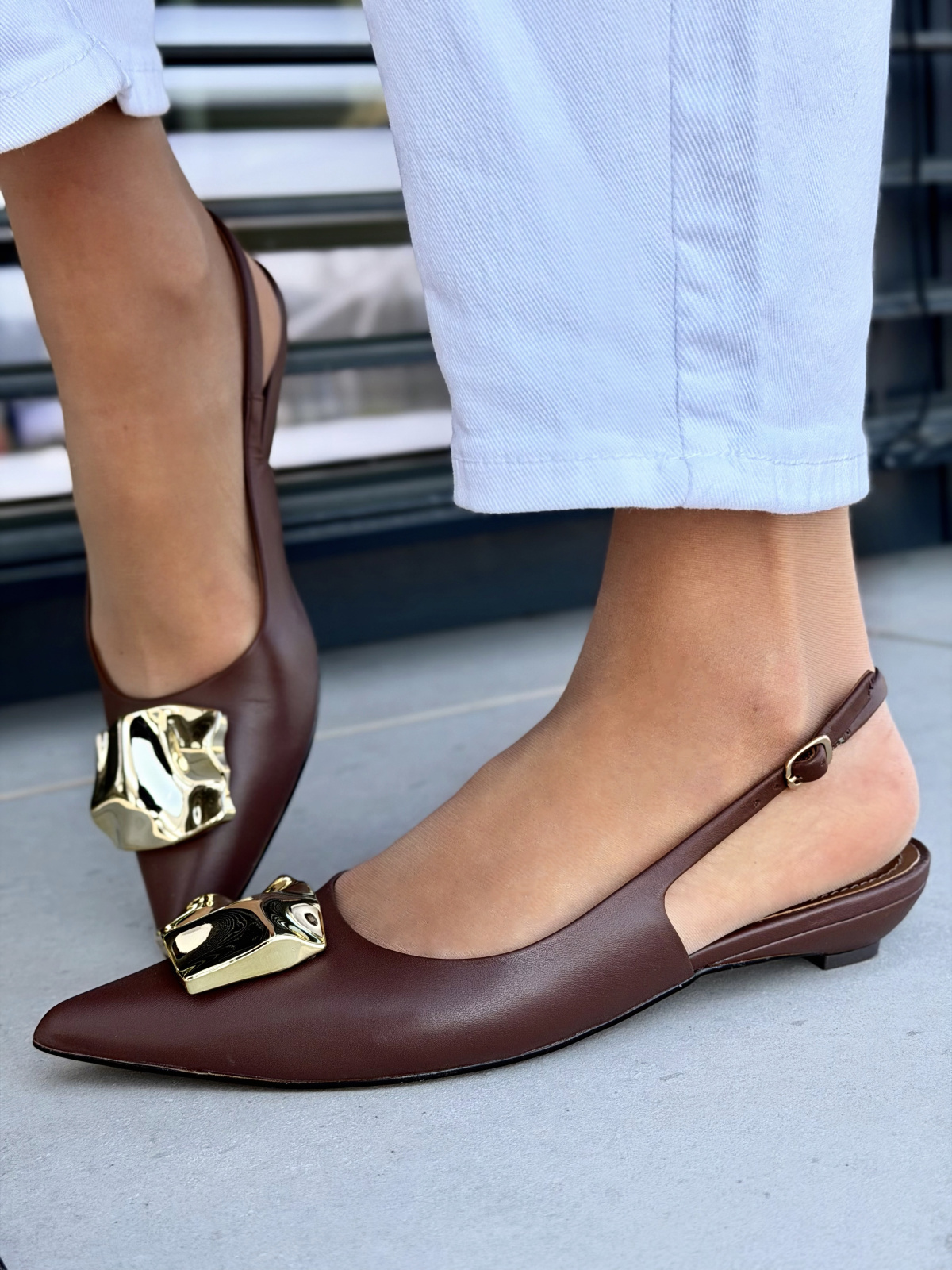 Brązowe sandały slingback ze skóry naturalnej OLEKSY eleganckie złota klamra