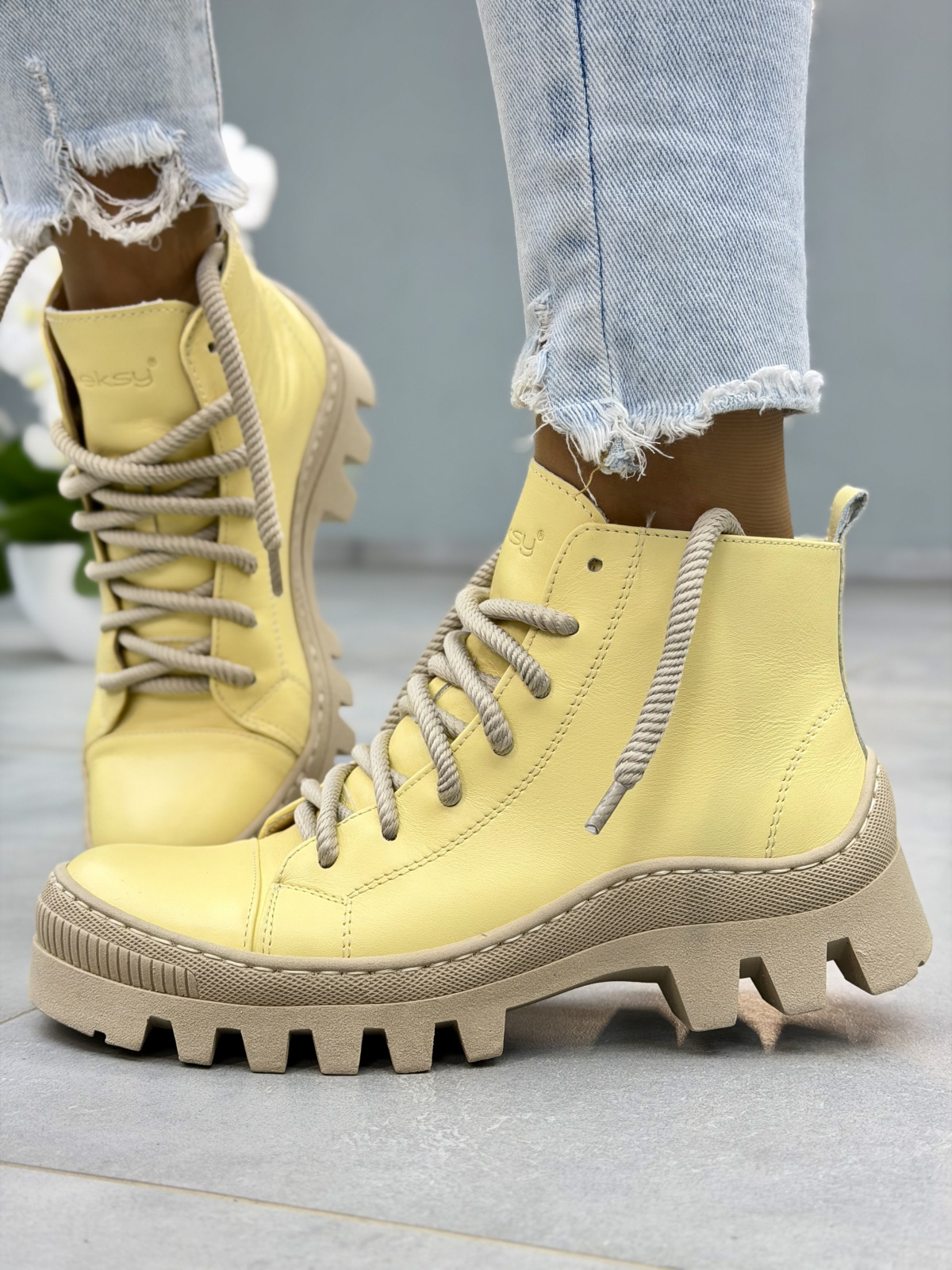 Żółte trapery ze skóry naturalnej OLEKSY casual sznurowane