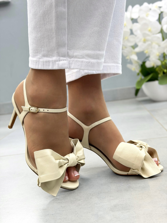 Kremowe sandały skórzane na szpilce OLEKSY z kokardą eleganckie