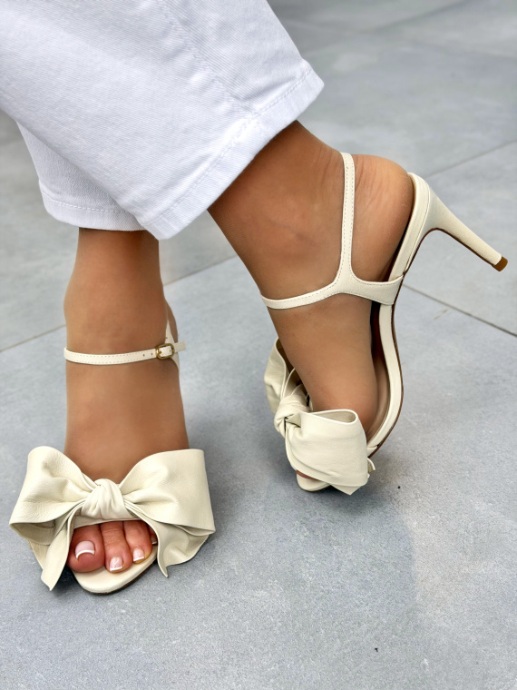 Kremowe sandały skórzane na szpilce OLEKSY z kokardą eleganckie