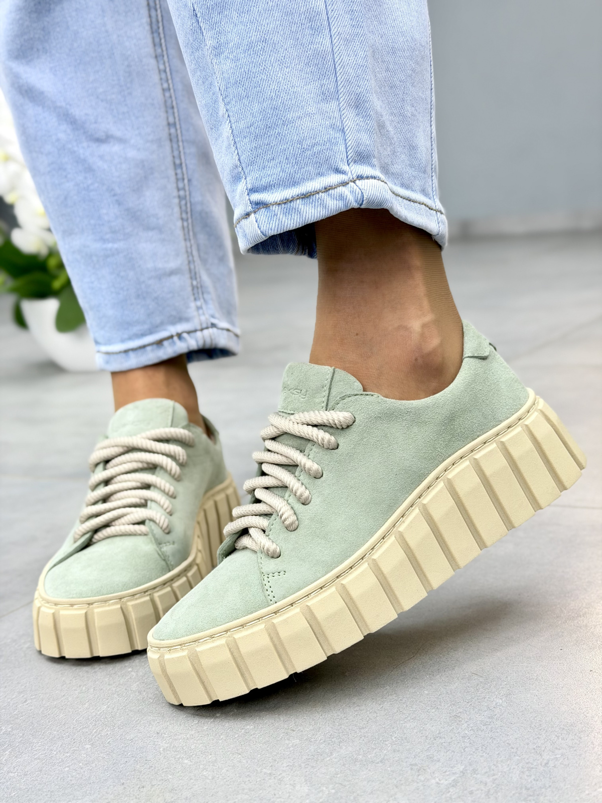 Miętowe sneakersy damskie skórzane OLEKSY casual