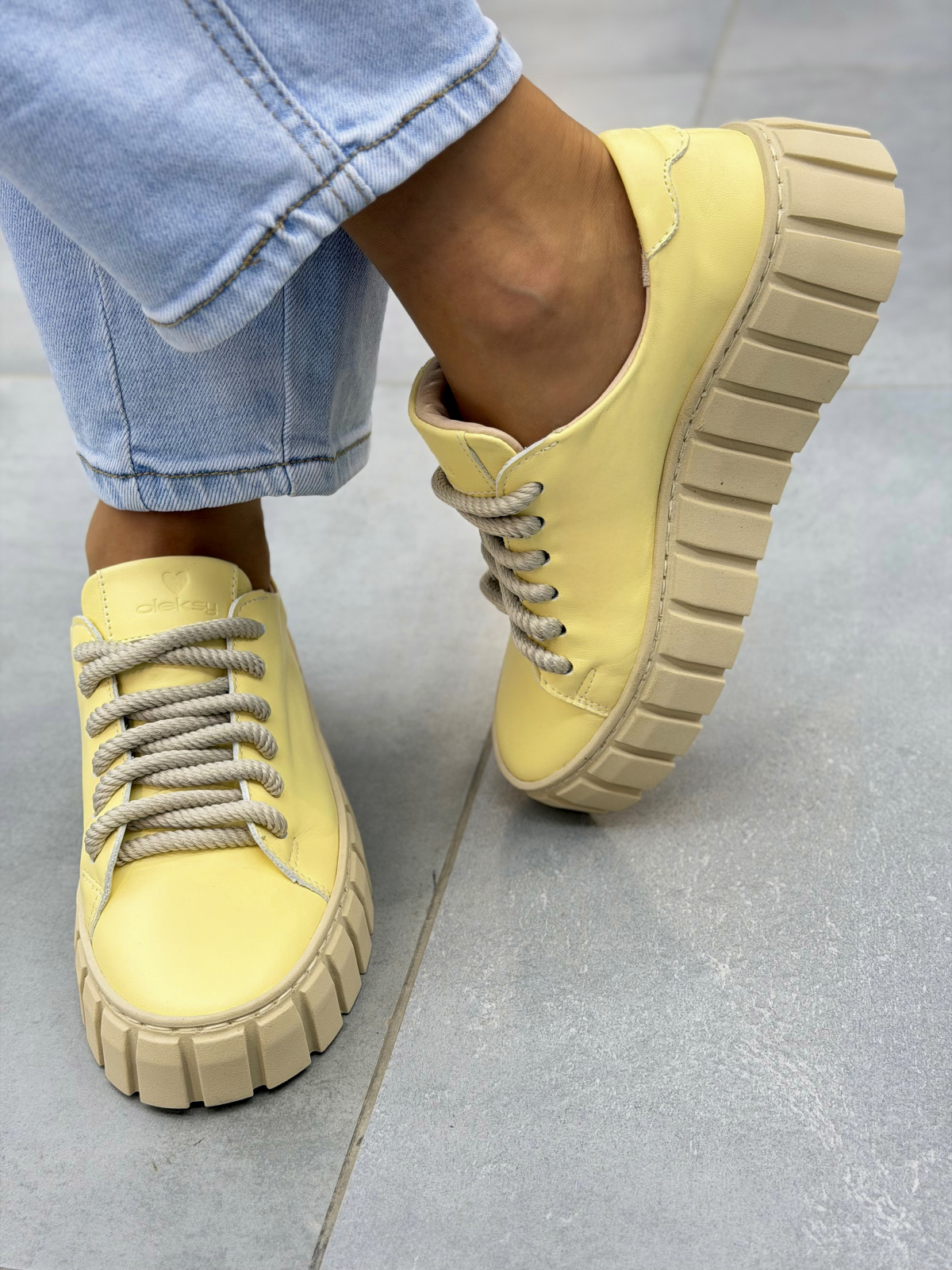 Żółte sneakersy damskie OLEKSY ze skór naturalnej casual