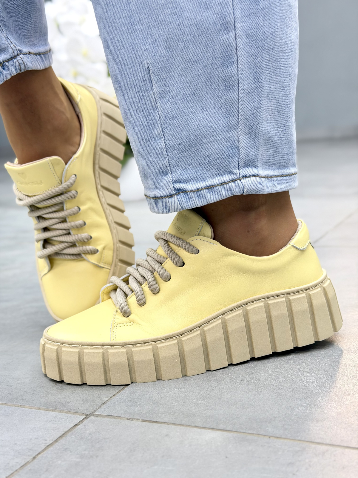 Żółte sneakersy damskie OLEKSY ze skór naturalnej casual