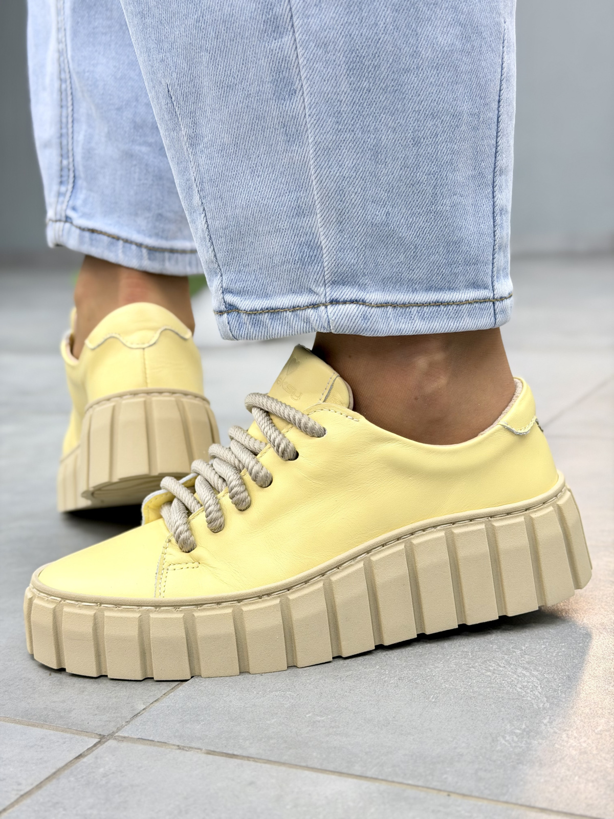 Żółte sneakersy damskie OLEKSY ze skór naturalnej casual