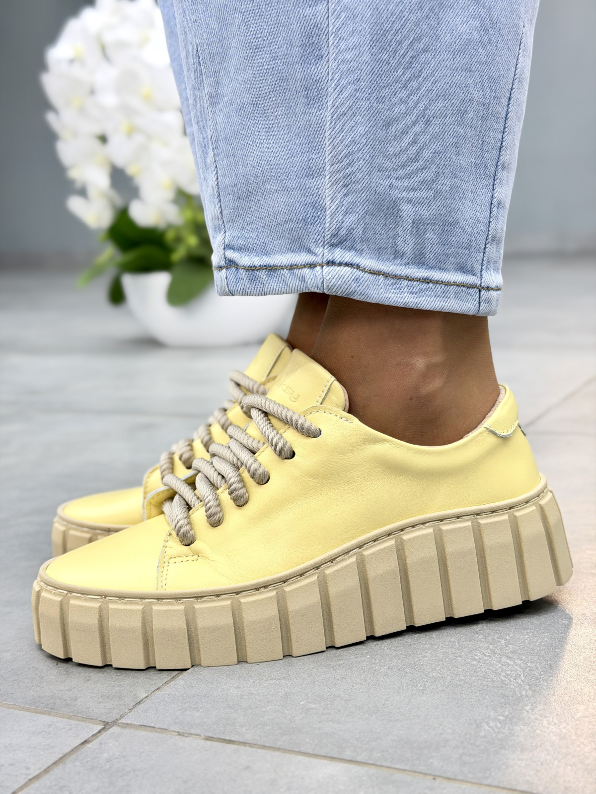 Żółte sneakersy damskie OLEKSY ze skór naturalnej casual