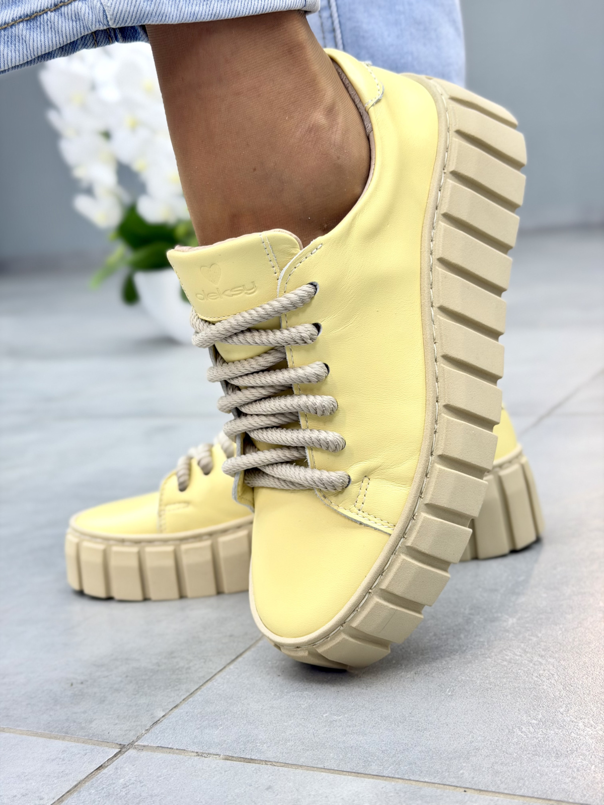 Żółte sneakersy damskie OLEKSY ze skór naturalnej casual