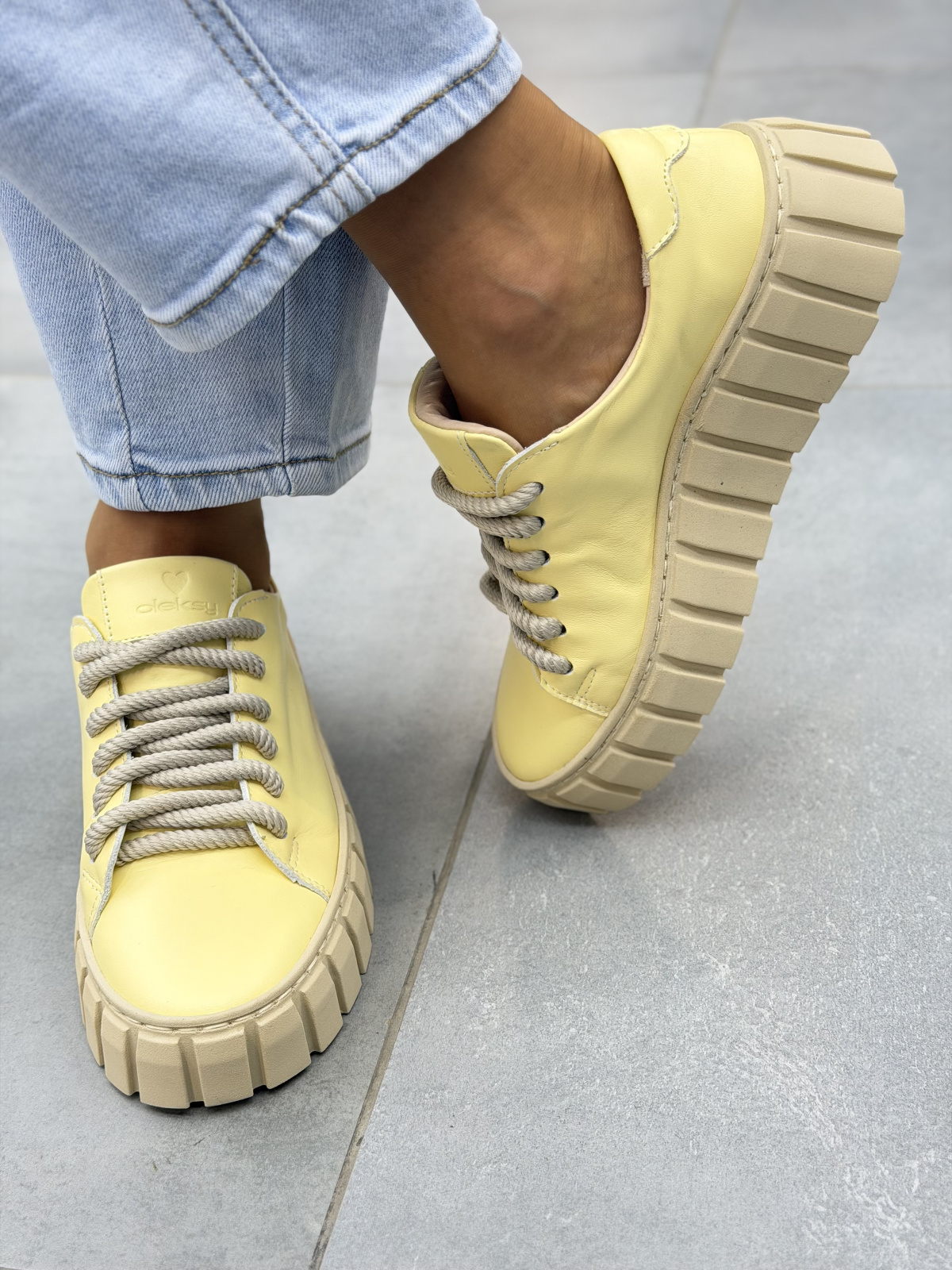 Żółte sneakersy damskie OLEKSY ze skór naturalnej casual
