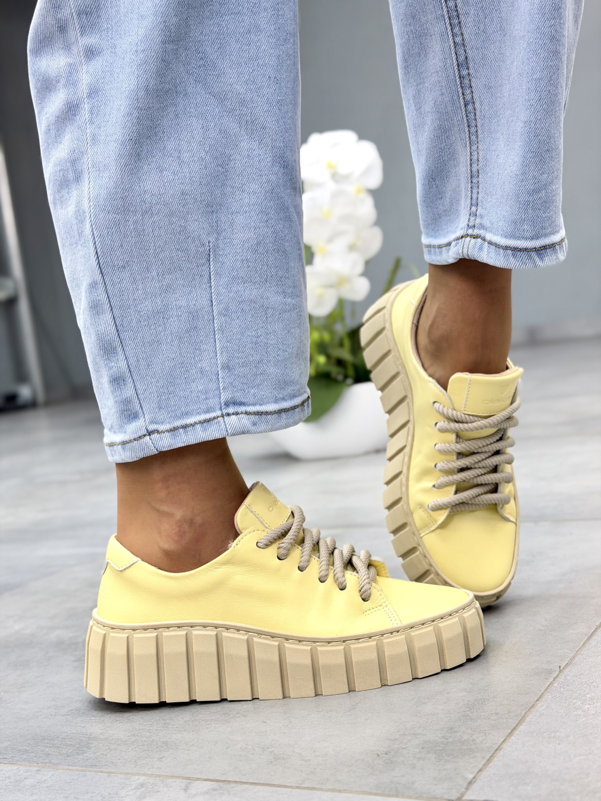 Żółte sneakersy damskie OLEKSY ze skór naturalnej casual
