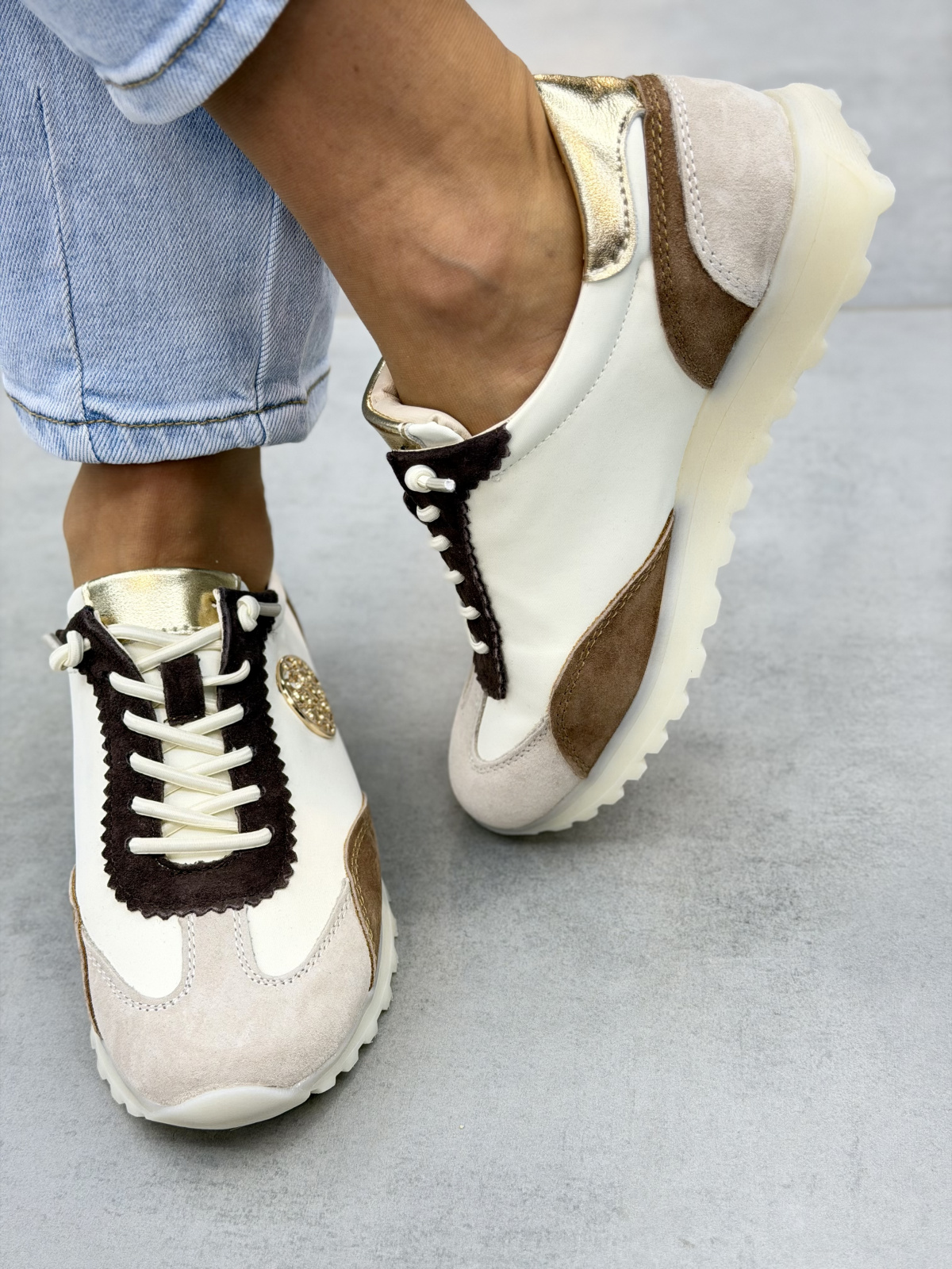 Beżowo-brązowe sneakersy damskie skórzane casual