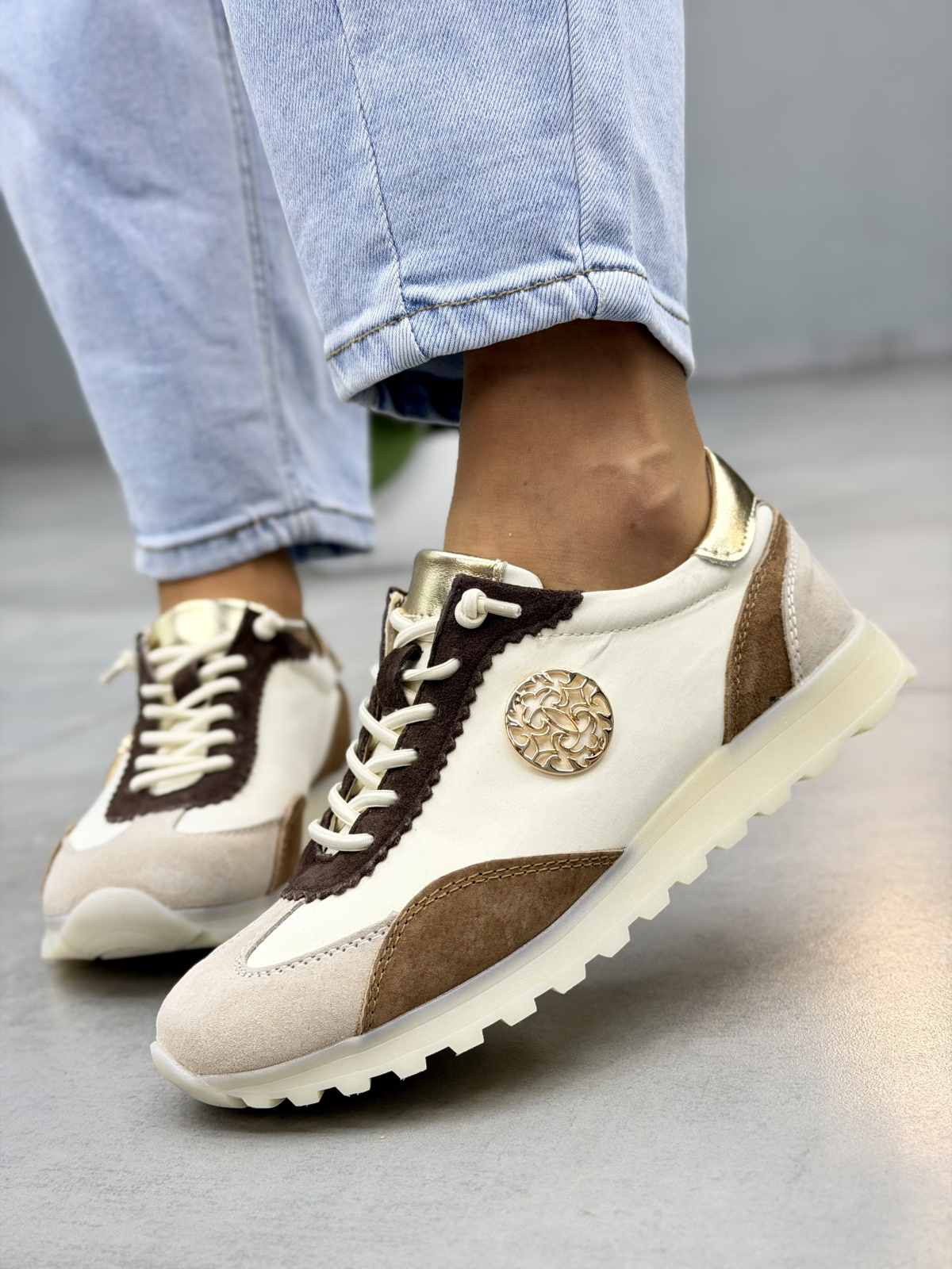 Beżowo-brązowe sneakersy damskie skórzane casual