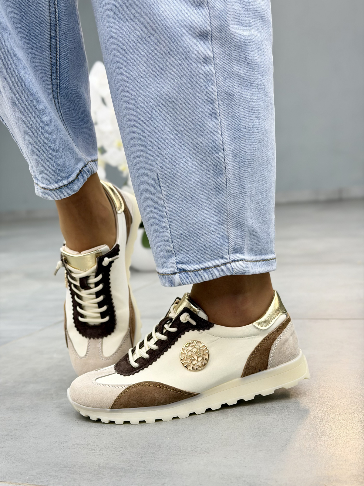 Beżowo-brązowe sneakersy damskie skórzane casual