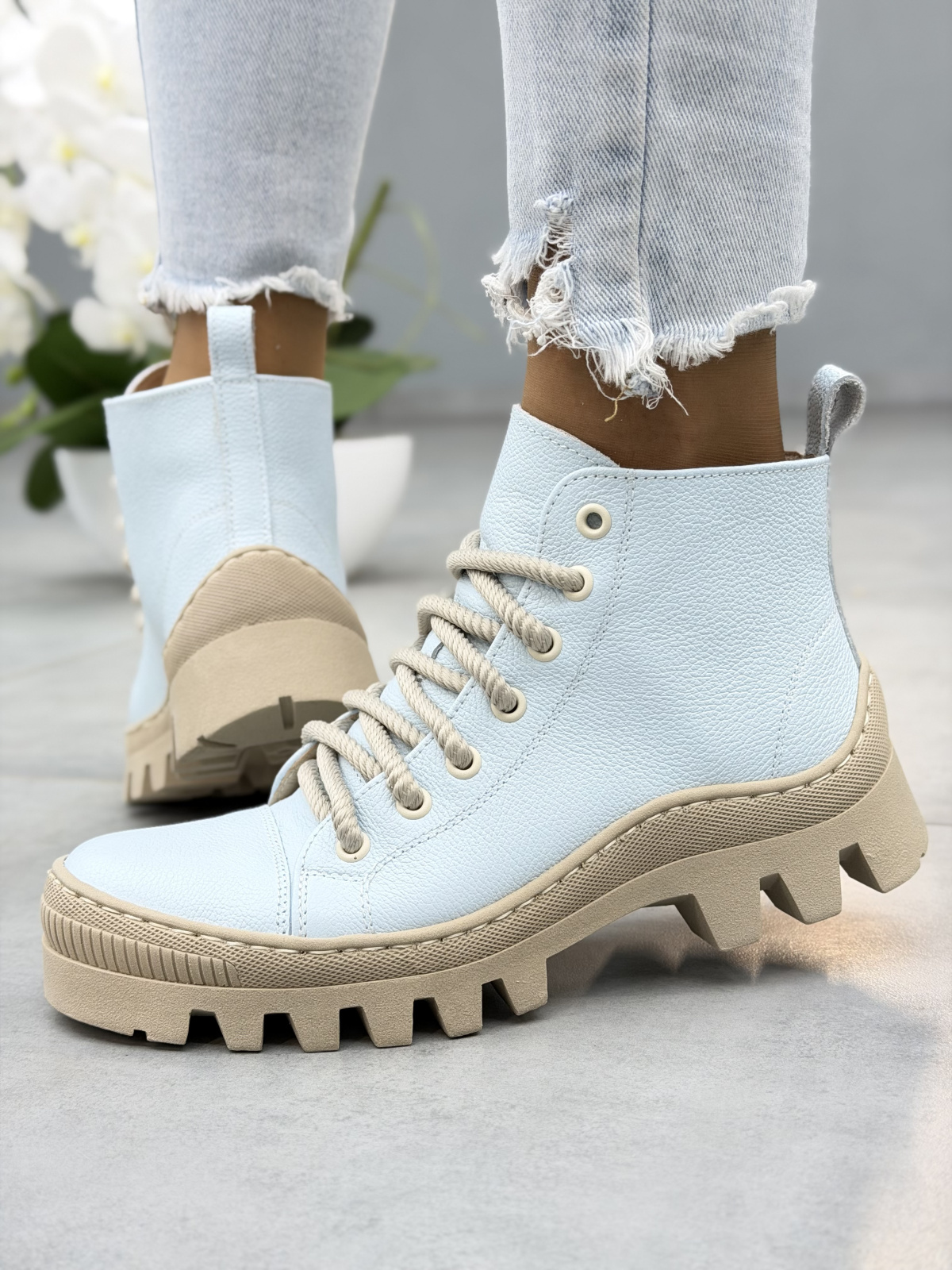 Błękitne trapery damskie skórzane OLEKSY casual