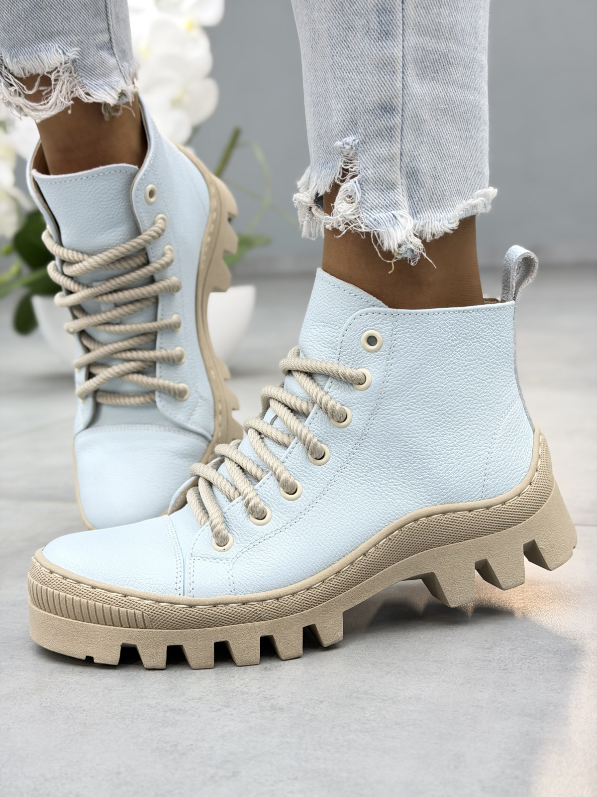 Błękitne trapery damskie skórzane OLEKSY casual