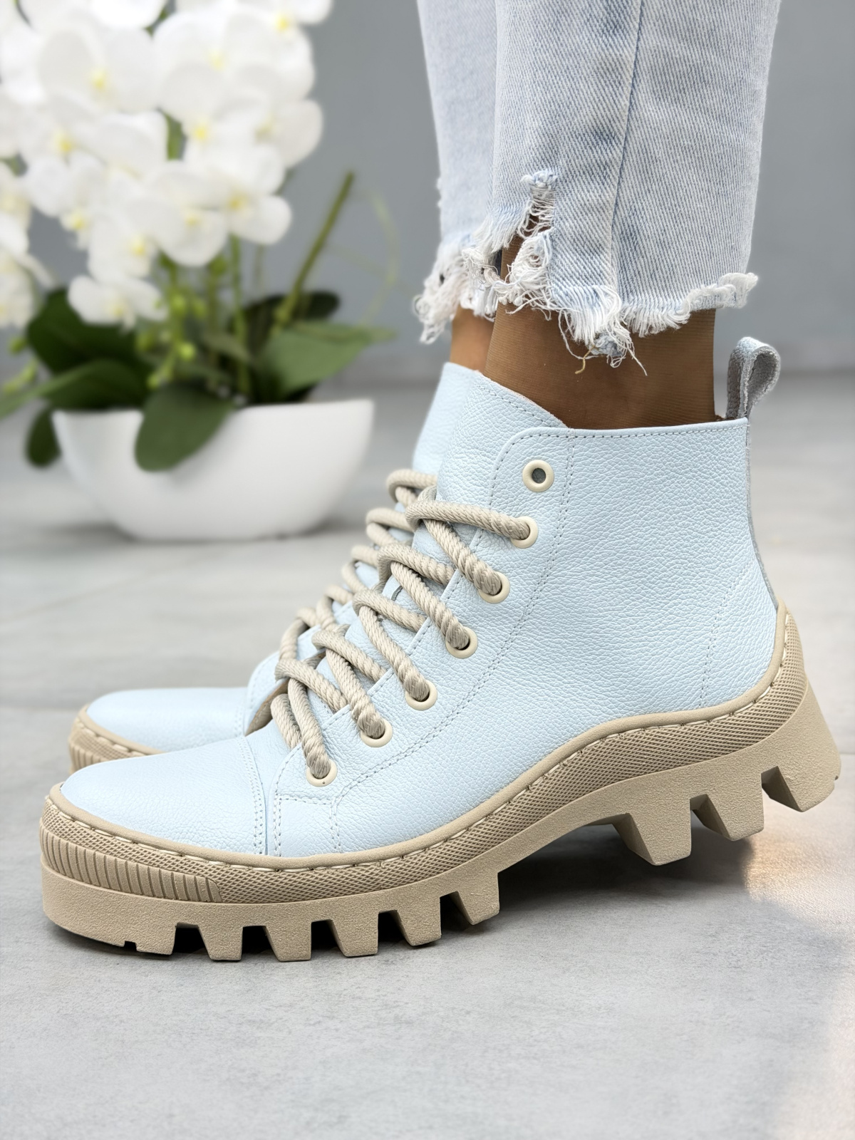 Błękitne trapery damskie skórzane OLEKSY casual