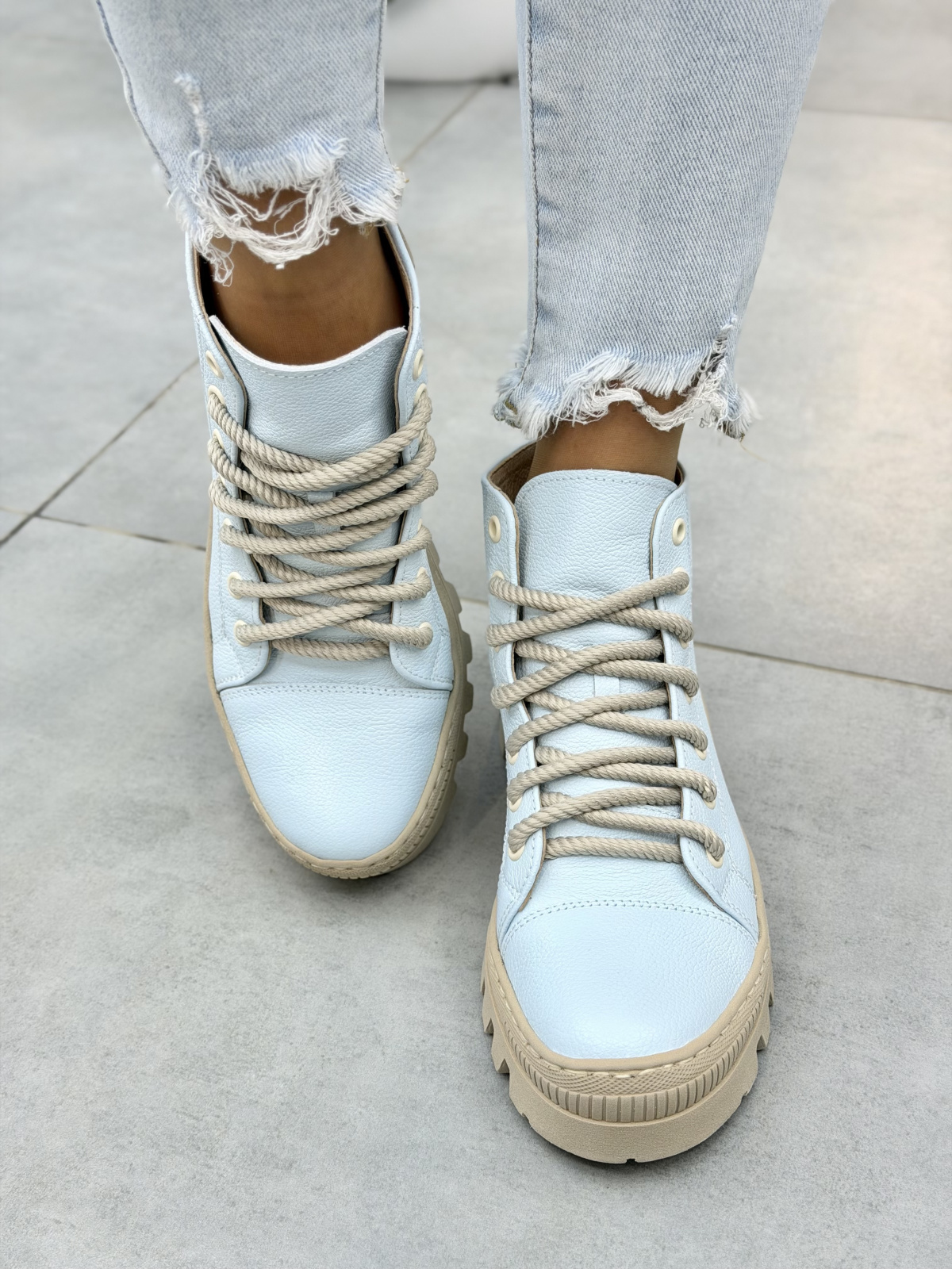 Błękitne trapery damskie skórzane OLEKSY casual