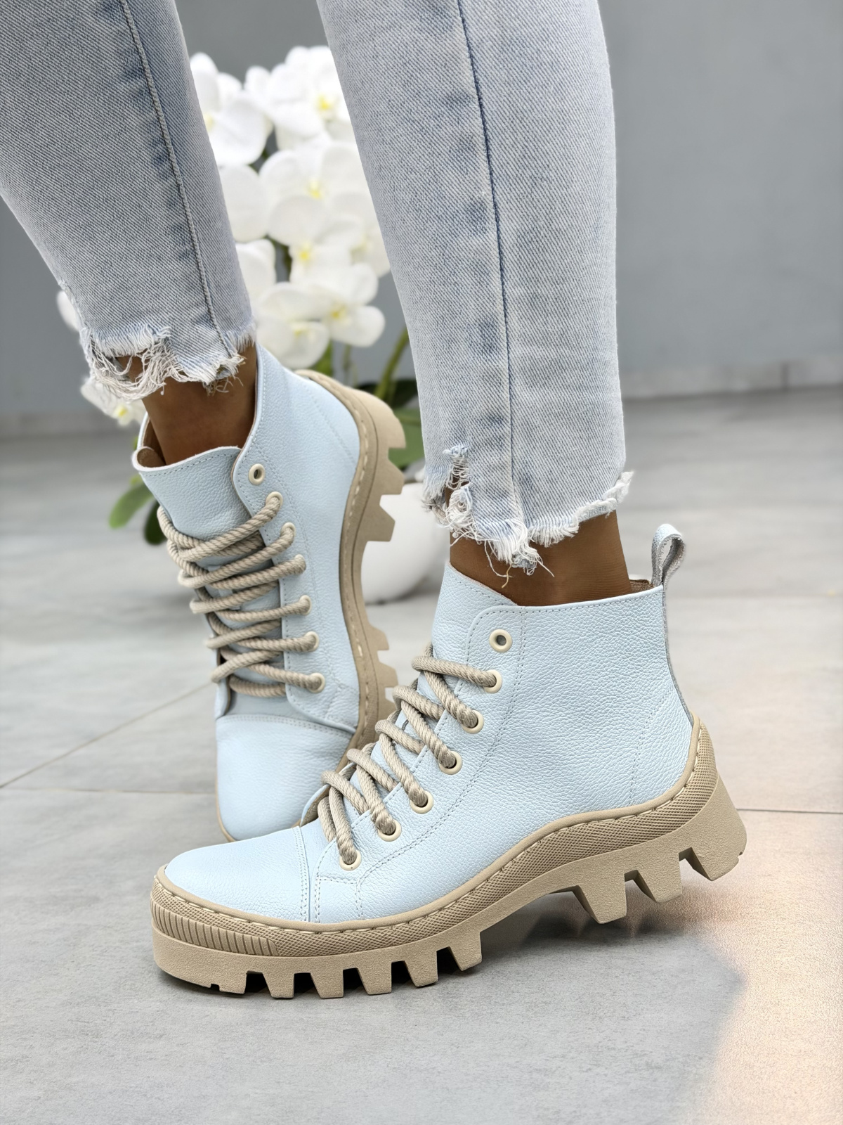 Błękitne trapery damskie skórzane OLEKSY casual