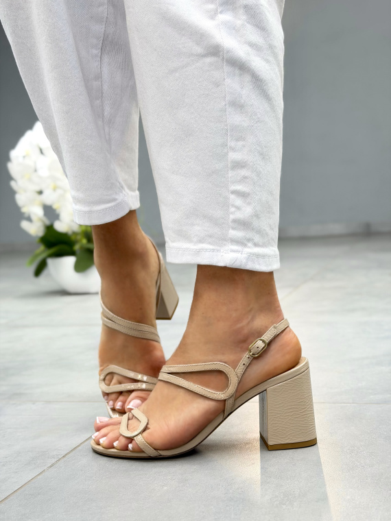 Beżowe sandały damskie na słupku OLEKSY ze skóry naturalnej
