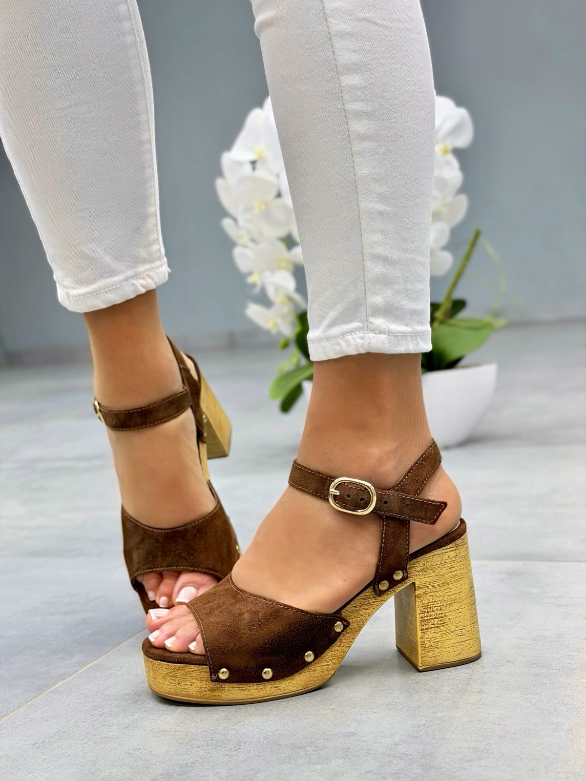 Brązowe sandały drewniaki damskie OLEKSY na słupku ze skóry naturalnej