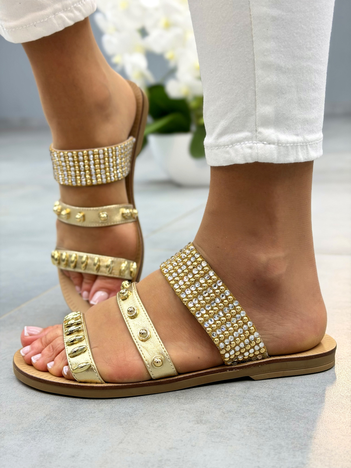 Złote klapki damskie skórzane OLEKSY płaskie casual