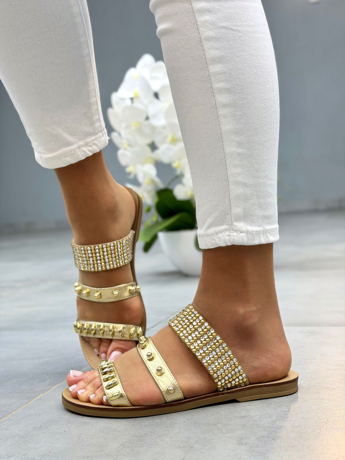 Złote klapki damskie skórzane OLEKSY płaskie casual