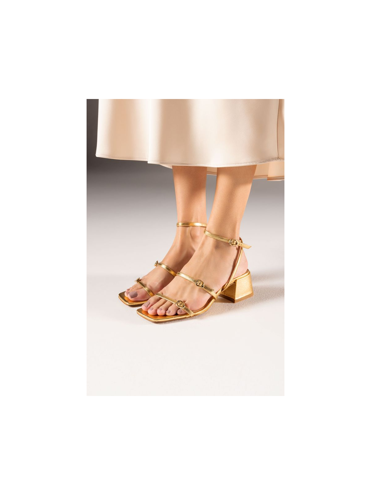 Złote sandały skórzane OLEKSY na niskim obcasie eleganckie