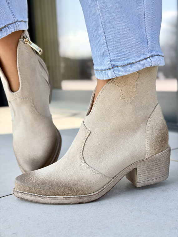 Beżowe kowbojki damskie ze skóry naturalnej OLEKSY