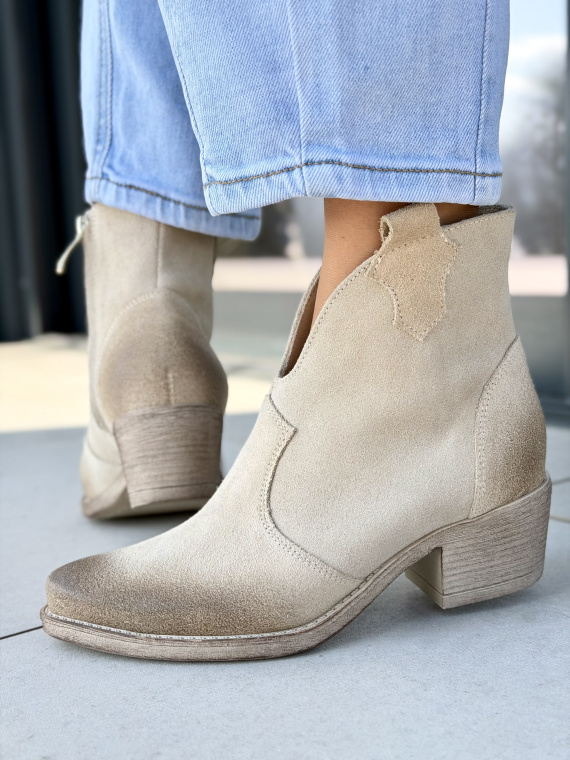 Beżowe kowbojki damskie ze skóry naturalnej OLEKSY