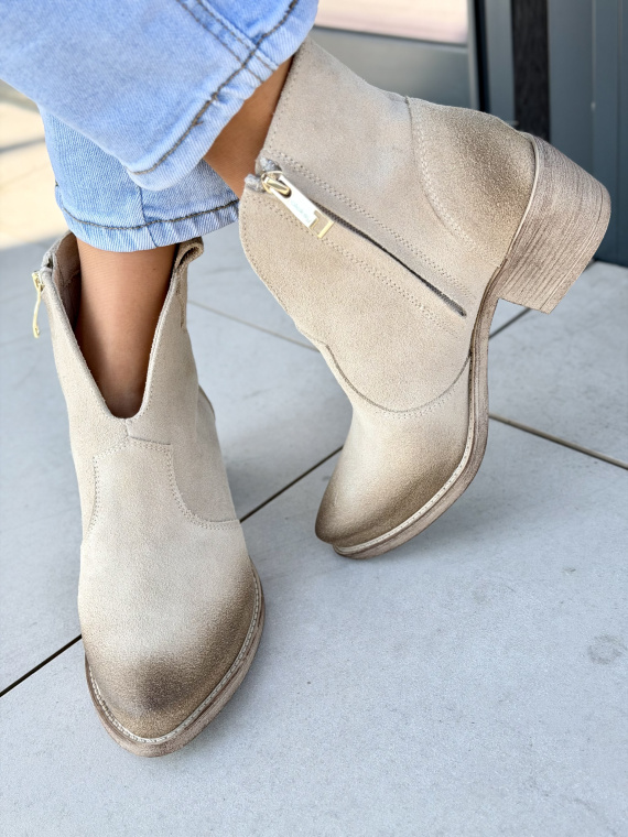 Beżowe kowbojki damskie ze skóry naturalnej OLEKSY