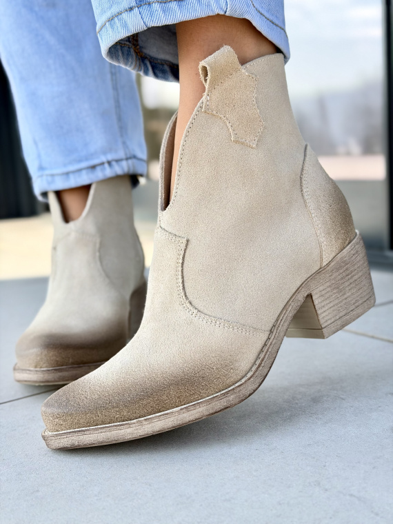 Beżowe kowbojki damskie ze skóry naturalnej OLEKSY