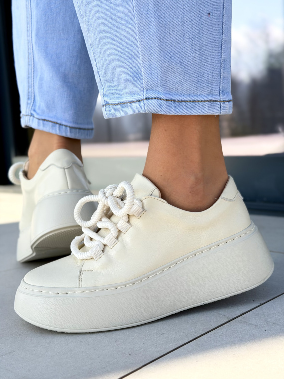 Beżowe sneakersy damskie skórzane OLEKSY na platformie