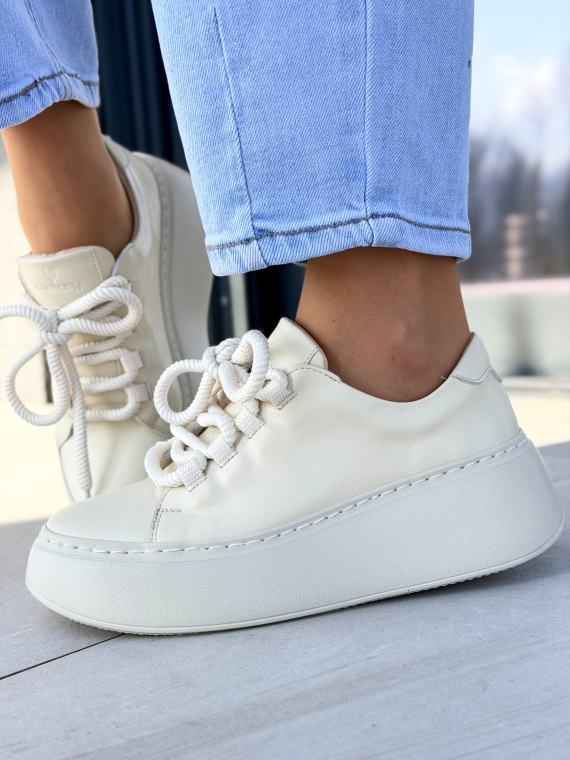 Beżowe sneakersy damskie skórzane OLEKSY na platformie