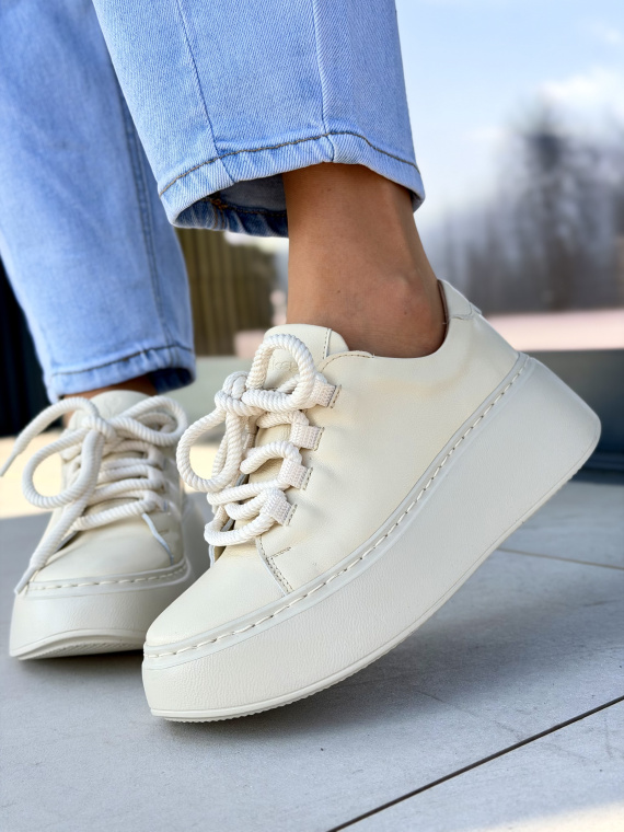 Beżowe sneakersy damskie skórzane OLEKSY na platformie