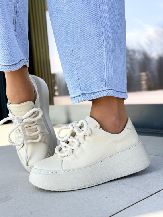 Beżowe sneakersy damskie skórzane OLEKSY na platformie