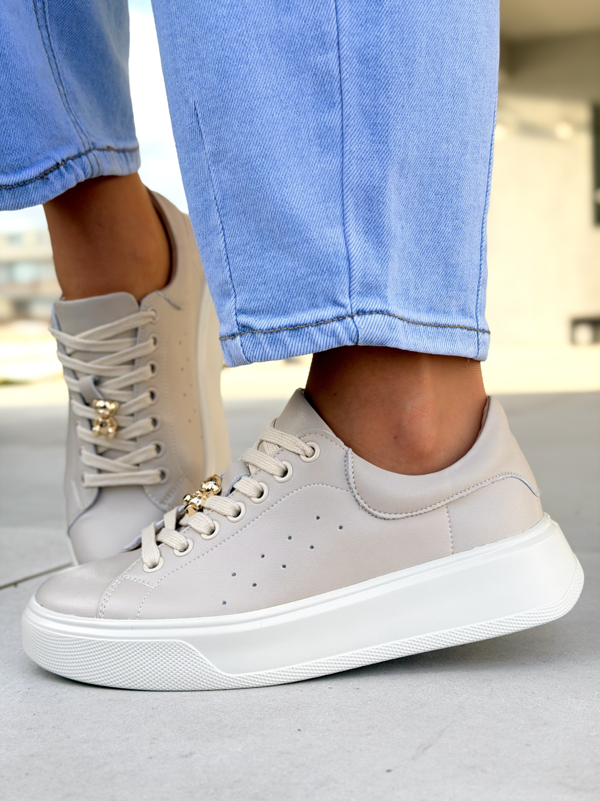 Beżowe sneakersy damskie skórzane na platformie casual