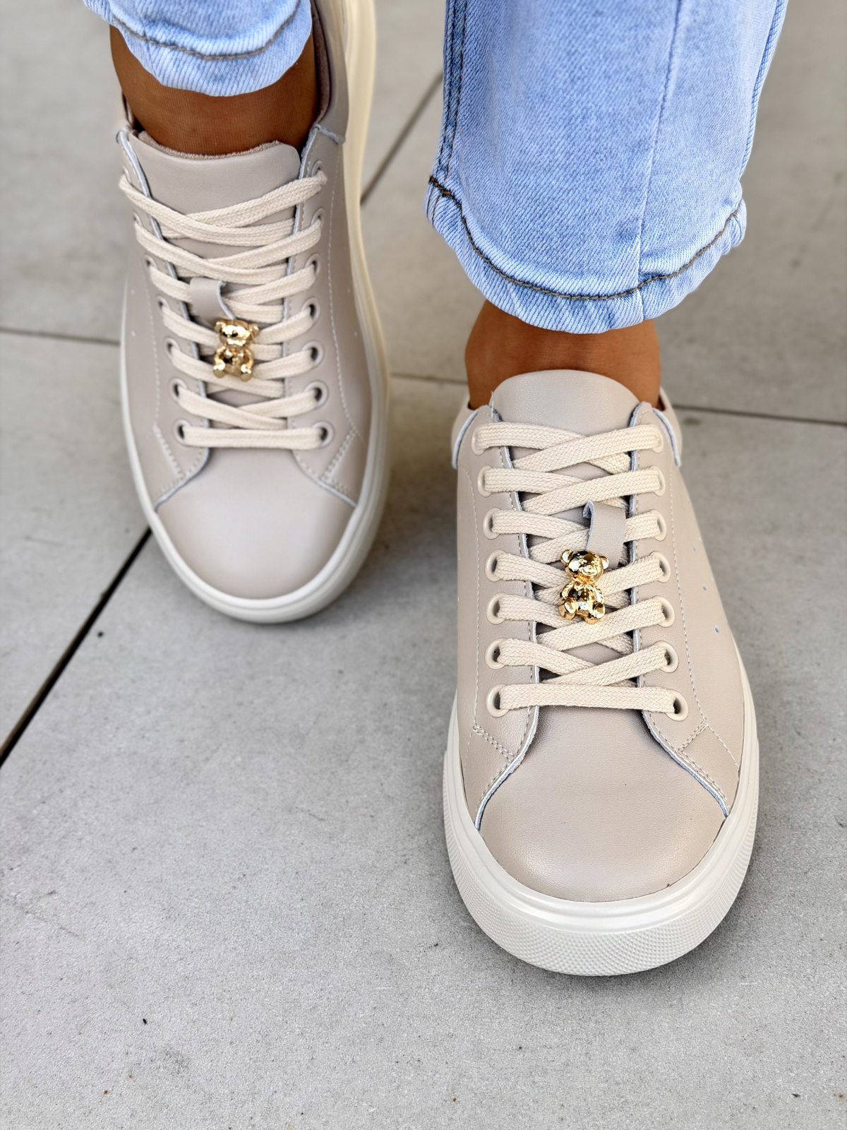 Beżowe sneakersy damskie skórzane na platformie casual