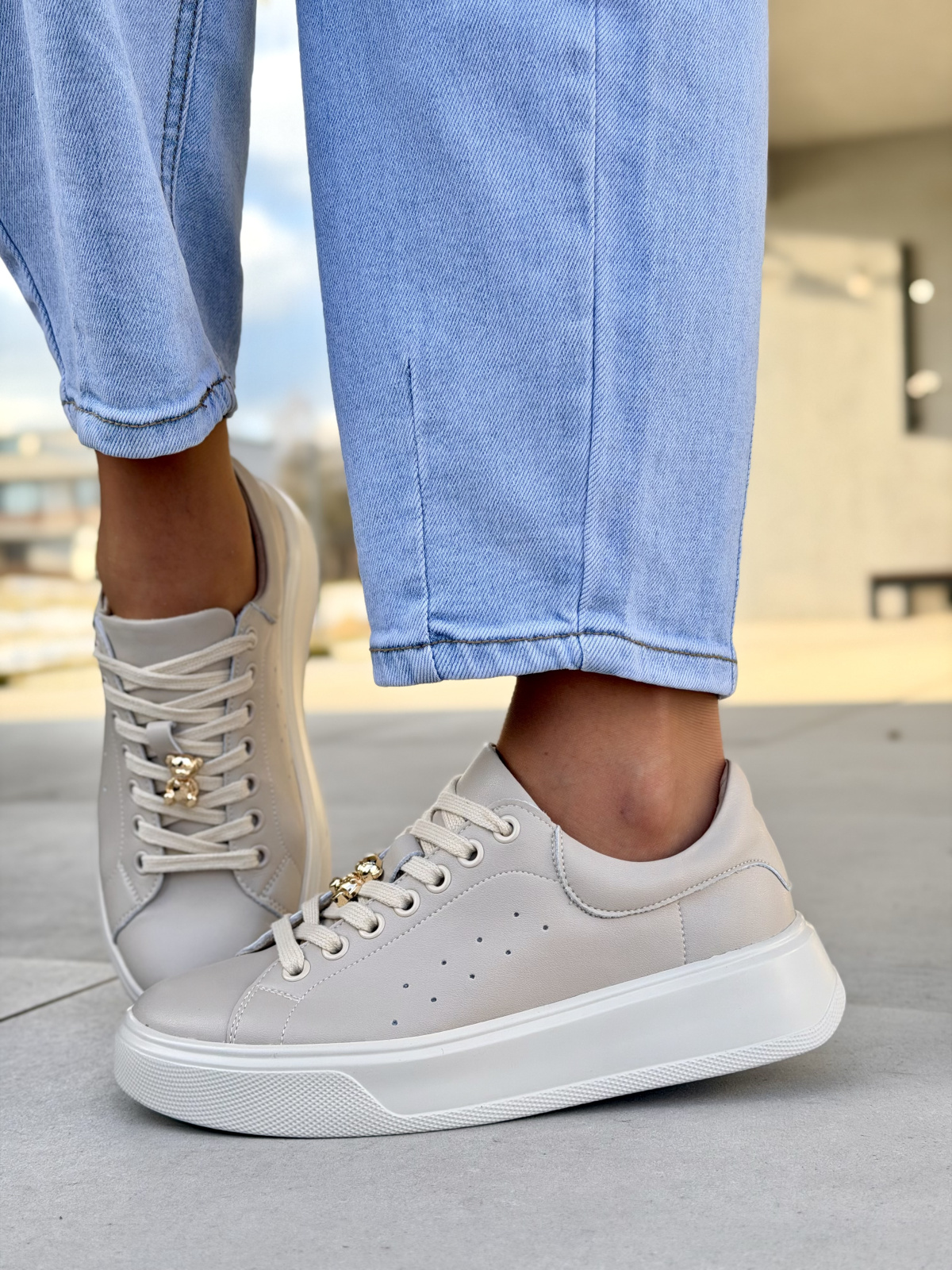 Beżowe sneakersy damskie skórzane na platformie casual