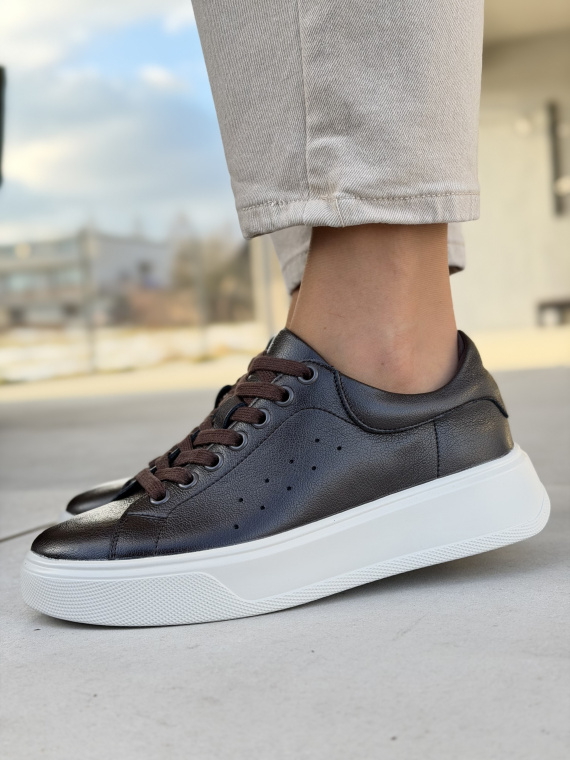Ciemnobrązowe sneakersy skórzane na platformie casual