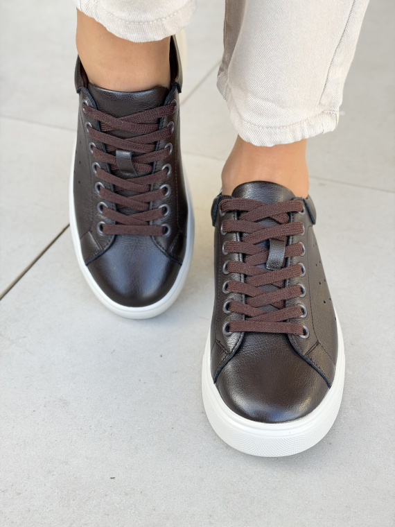 Ciemnobrązowe sneakersy skórzane na platformie casual