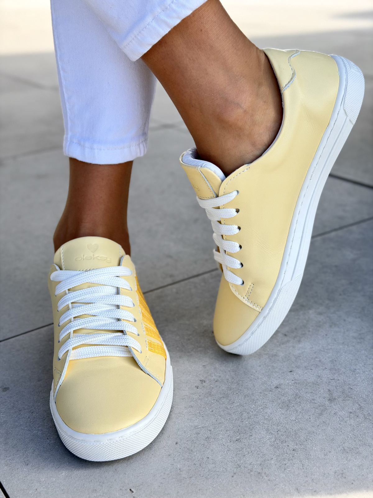 Żółte sneakersy skórzane damskie casual OLEKSY