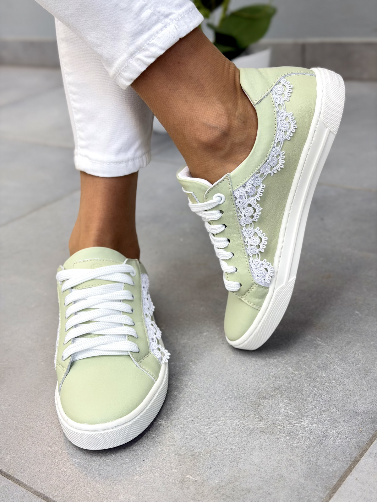 Miętowe sneakersy damskie ze skóry naturalnej OLEKSY casual