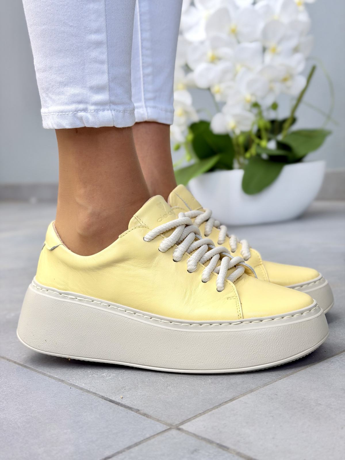 Żółte sneakersy damskie OLEKSY ze skóry naturalnej na platformie casual