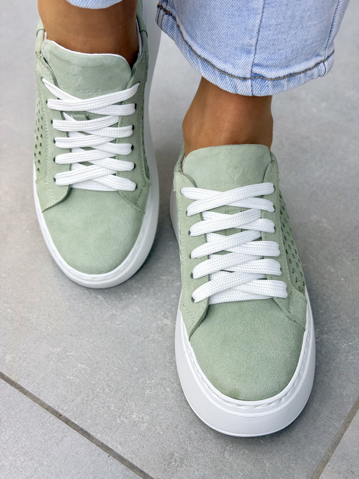 Miętowe sneakersy damskie skórzane OLEKSY na platformie