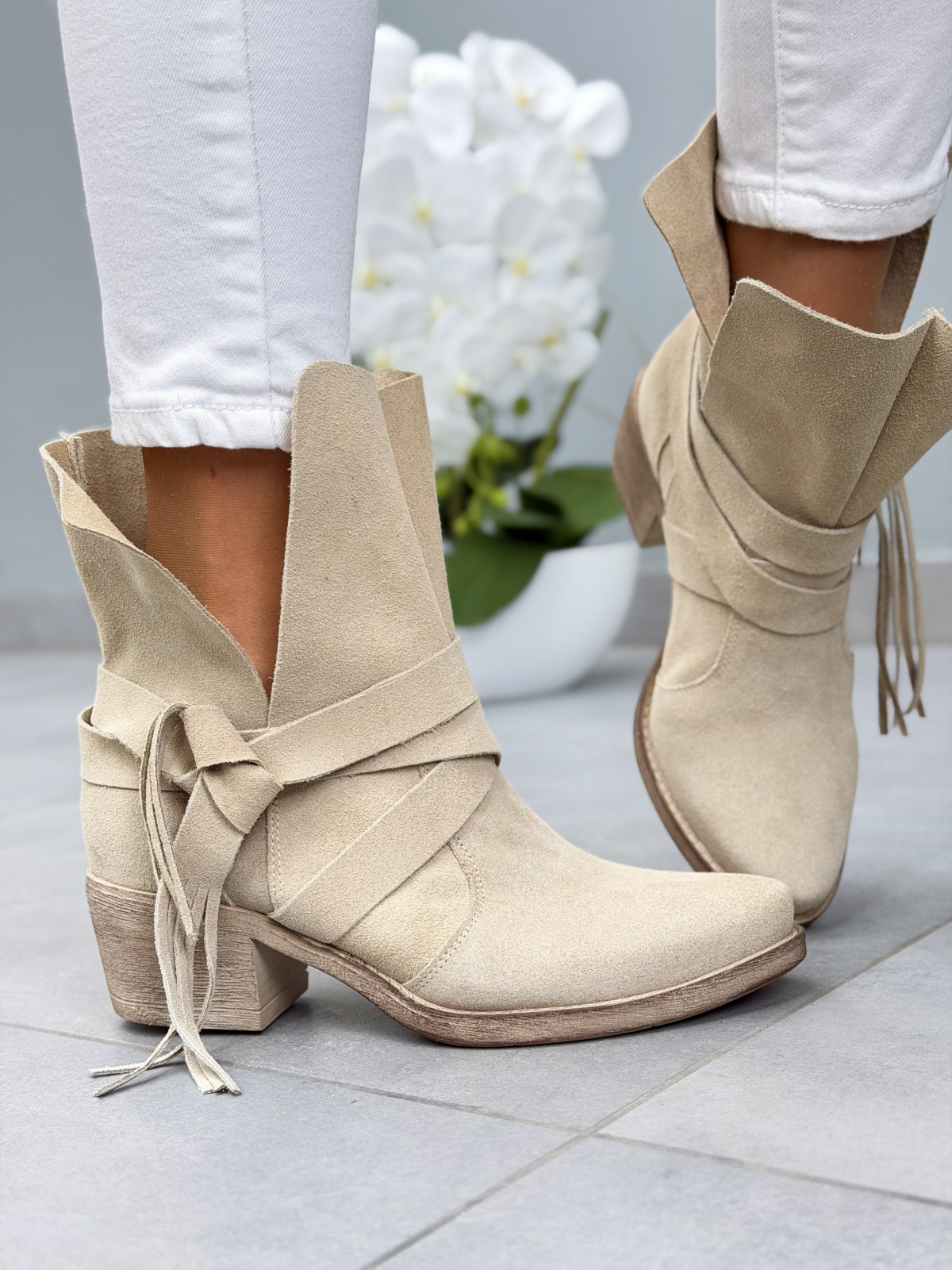 Beżowe botki kowbojki damskie OLEKSY ze skóry naturalnej casual