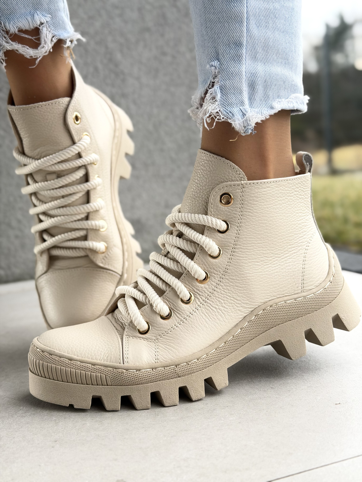 Beżowe trapery damskie skórzane OLEKSY casual na grubej podeszwie